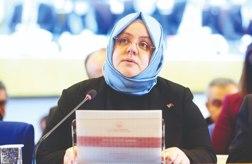 Bakan Selçuk: Kadınlara ödenen sosyal yardımı artırdık