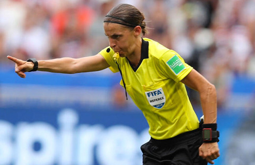 İstanbul'daki tarihi Liverpool-Chelsea maçının hakemi belli oldu! Maçı kadın hakem yönetecek