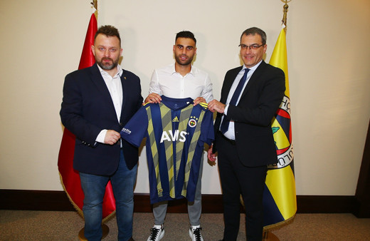 Fenerbahçe'nin yeni transferi Deniz Türüç formayı giydi