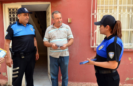 Adana polisinden boğulmalara karşı broşürlü uyarı!