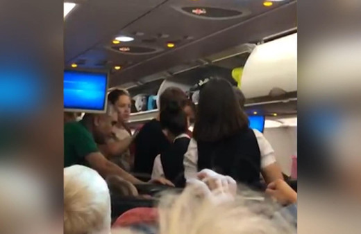 İstanbul’dan Rusya'ya gidecek uçakta Rus yolcular kavga etti