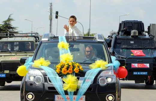 Emniyet müdüründen alkışlanacak hareket! Makam aracını şehit oğluna tahsis etti