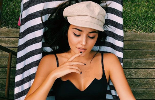 Hande Erçel cesur pozuna sevgilisi Murat Dalkılıç'tan yorum geldi!