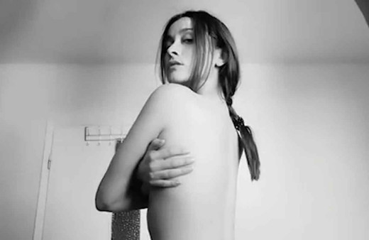 Elif Kaya Kaz Dağları için soyundu