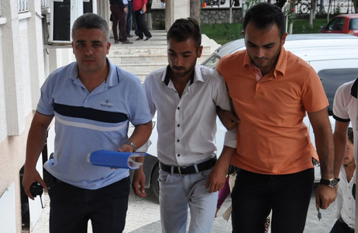 Tartıştı yetmedi annesi ve kızını bıçakladı!