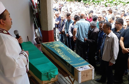 Giresun'da trafik kazasında hayatını kaybeden 3 kişi son yolculuğuna uğurlandı