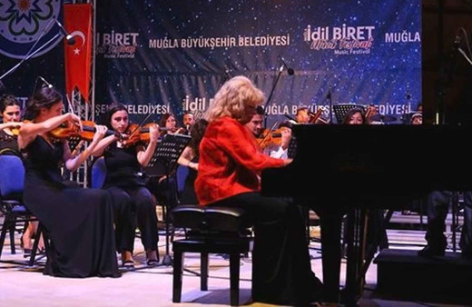 Marmaris’te İdil Biret rüzgarı esti