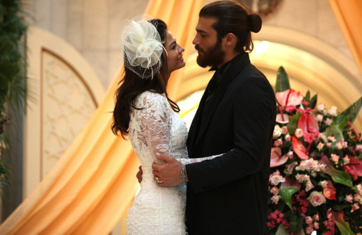 Demet Özdemir ve Can Yaman'dan barışma sinyali! Birbirlerine övgü yağdırdılar