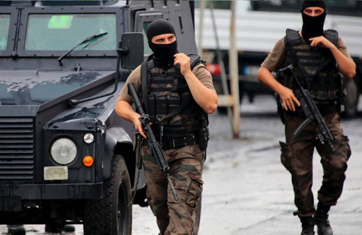 Kastamonu'da kiraladıkları villayı uyuşturucu serasına çevirmişler