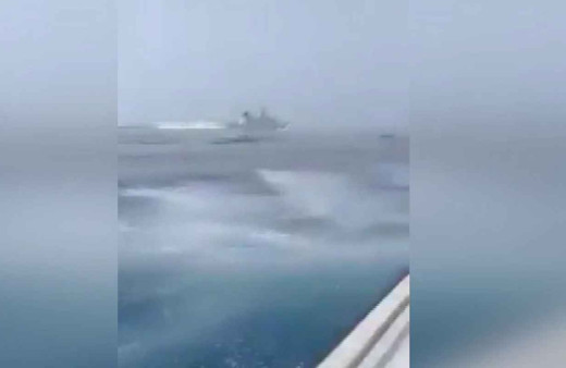 Hürmüz Boğazı'nda İran hücumbotları, İngiliz firkateynini uzaklaştırdı