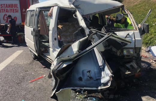 İstanbul Ümraniye TEM otoyolunda trafik kazası 3 yaralı