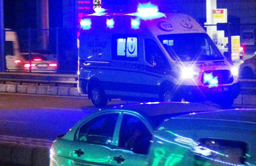 Diyarbakır'da köprüden atlayan gencin üzerinden araç geçti