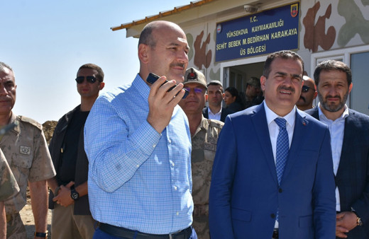 Süleyman Soylu sınırda üs bölgesini ziyaret etti Erdoğan askerlere böyle seslendi