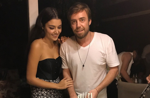 Hande Erçel'le gece yarısı paylaştığı poz olay oldu Murat Dalkılıç aşka geldi