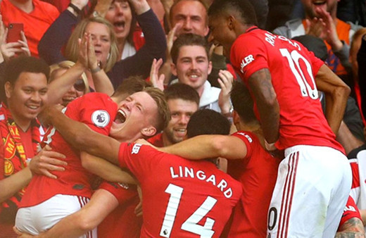 Manchester United Chelsea'yi 4-0 ile yere serdi