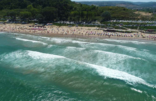 Şile Plajı’ndaki bayram yoğunluğu havadan görüntülendi