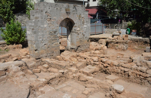 Tarihi minarenin yanında ortaya çıktı Antalya'daki 30 adet mezarın gizemi ne?