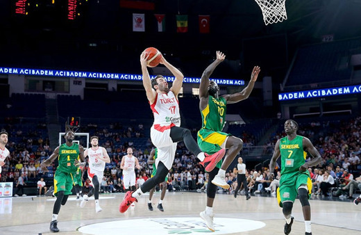 12 Dev Adam'dan farklı prova