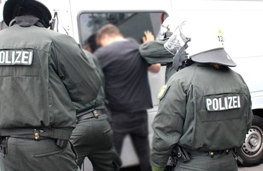 Irkçı Alman, iki kadına Türkçe konuştukları için saldırdı