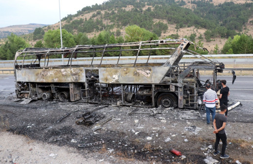 Ne oluyor bu otobüslere? TEM bir tanesi daha alev alev yandı