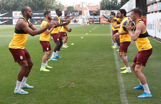 Galatasaray'da 3 isim kadroya alınmadı