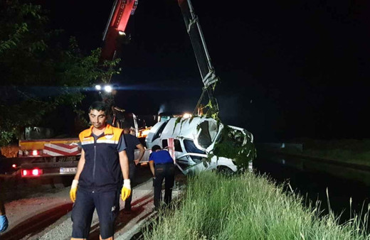 Otomobil kanala uçtu; sözleşmeli er ile kız arkadaşı öldü