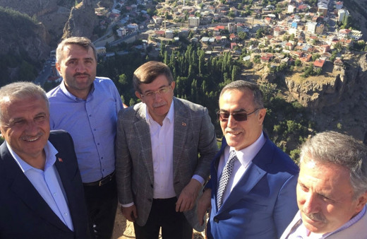 Eski CHP'li vekil İhsan Özkes neden Davutoğlu'nun ekibinde olduğunu açıkladı o sıradan bir insan değil