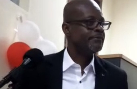 Memur aylığından 120 kat fazla olan maaşının yarısından fazlasını halka dağıtacak