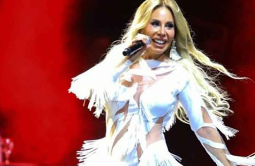 Harbiye'de konser veren Linet'ten oryantal şov