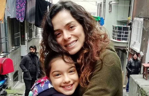 Kadın dizisinin yıldızı Özge Özpirinçci bikinili yakalanınca bakın ne yaptı