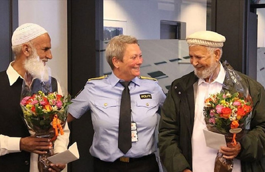 Norveç polisi cami saldırganına engel olan cemaati tebrik etti