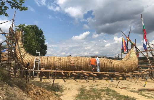 Kamıştan yapılan gemi İstanbul'a ulaşıp kara sularımızda barış için yelken açacak!