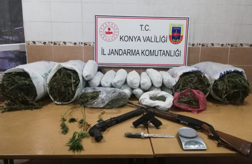 Konya'da baba oğul 49 kilo esrar ile yakalandı