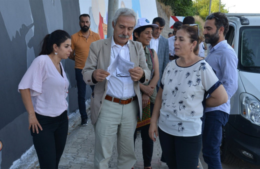 Adnan Selçuk Mızraklı Diyarbakır belediyesine geldi tebligatı imzalamayıp bunu yazdı