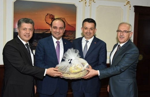 AK Partili iki vekil trafik kazası geçirdi!