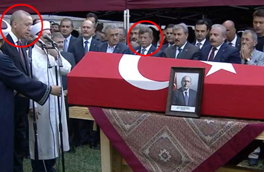 Erdoğan ve Davutoğlu cenazede bir araya geldi