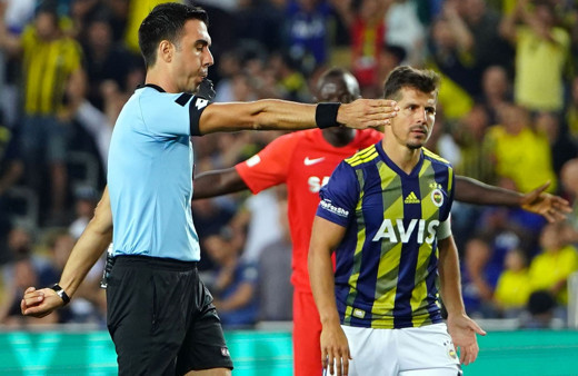 Fenerbahçe lehine 23 dakikada 3 penaltı çaldı Arda Kardeşler topa tutuldu