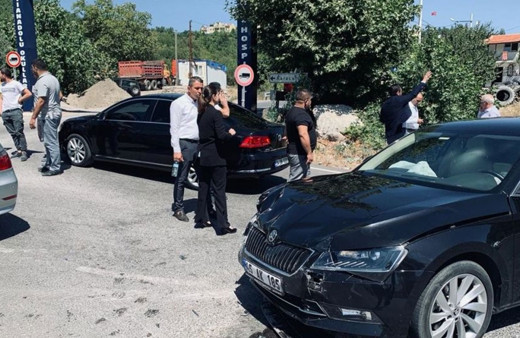 Milletvekillerinin bulunduğu konvoyda kaza