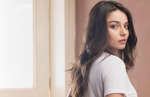 Hakan Muhafız dizisinin Leyla'sı Ayça Ayşin Turan'ın tatil pozu ortalığı yıktı!