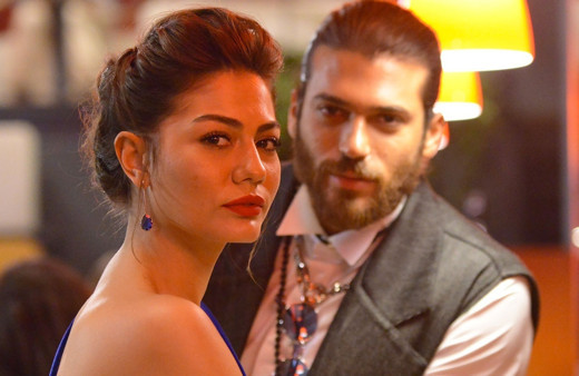 Demet Özdemir Kaan Yıldırım'la havuzda yakalandı aşkları ortaya çıktı