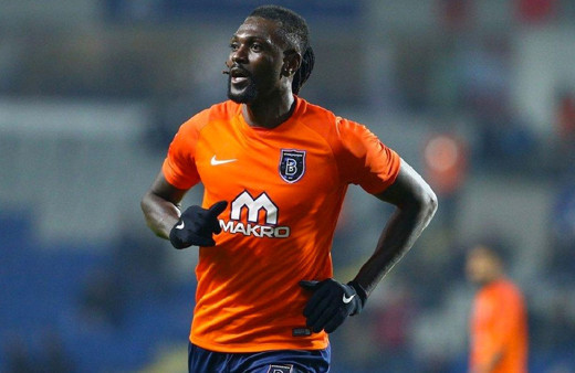 Başakşehir'den ayrıldı! Emmanuel Adebayor'a Türkiye'den başka talip çıktı