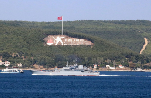 Rus savaş gemisi Çanakkale Boğazı'ndan geçti