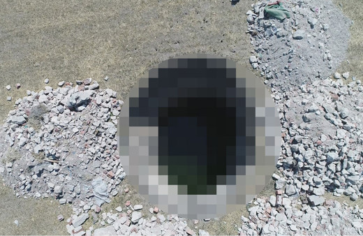 Eskişehir'de ürküten görüntü! 17 metre derinliğinde etrafını taşlarla çevirdiler