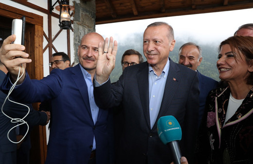 Cumhurbaşkanı Erdoğan oğlunu terörden kurtaran anne ile görüştü