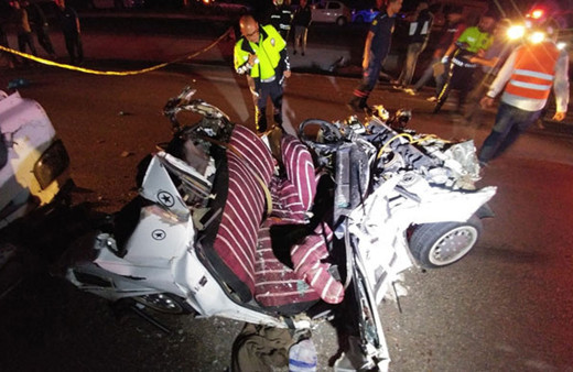 Konya'da kamyonun halatla çektiği otomobile tır çaptı: 3 ölü 2 yaralı