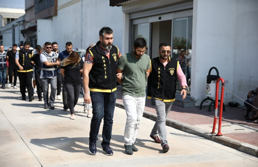 4 milyon euroyu çuvalla böyle çaldı! Yakalandığı anlar saniye saniye görüntülendi