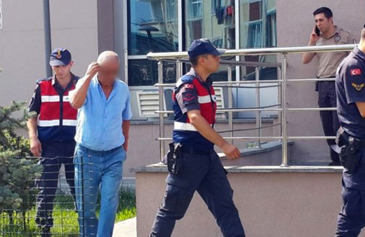 Kocaeli'de talihsiz kadın kapısı açık minibüsten düşerek öldü