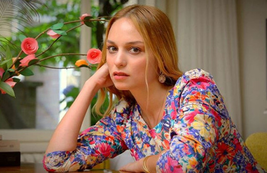 Kiraz Mevsimi dizisinin Şeyma'sı Nilperi Şahinkaya yeni imajıyla ortalığı yıktı!