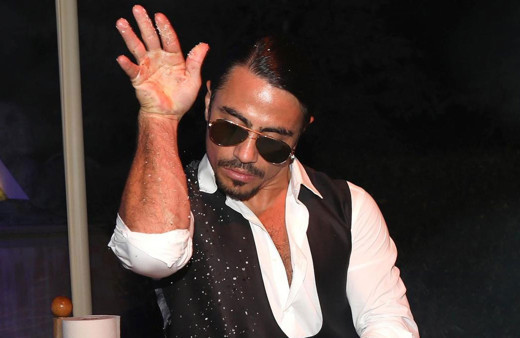 Nusret beline taş bağlayarak şov yaptı!  Yarım milyondan fazla...