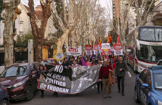Arjantin'de PKK yandaşları Ermeni gruplarla gösteri düzenledi